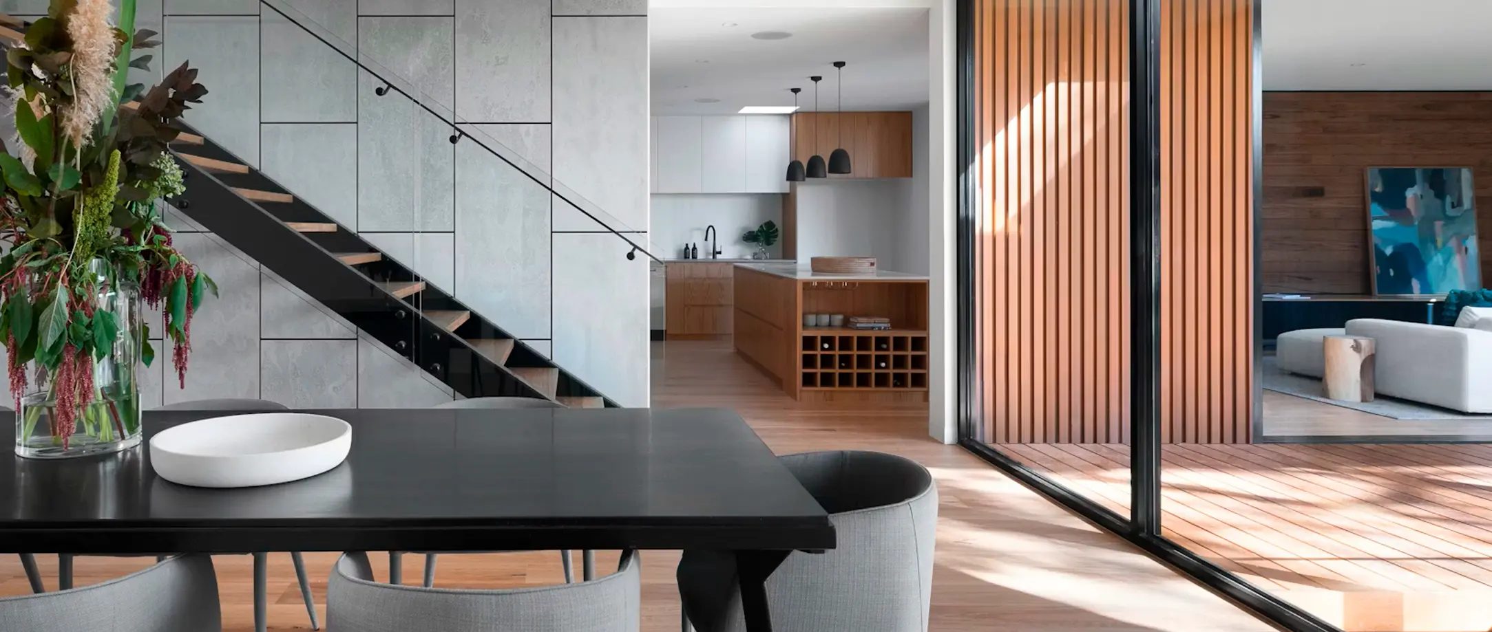 Muebles a medida de alta gama fabricados por Maderarte en Bogotá, diseño de interiores y carpintería arquitectónica